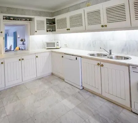 Sleeps 8 Pool Air Con T480260 Vale do Lobo