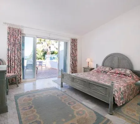 Sleeps 8 Pool Air Con T480260 Villa *