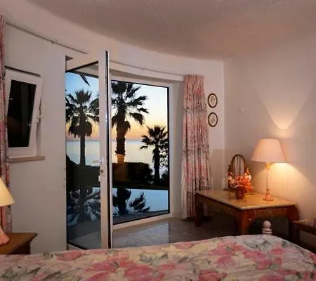Sleeps 8 Pool Air Con T480260